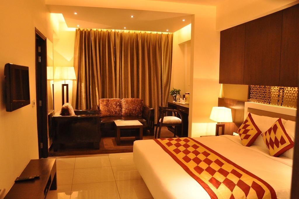 The Taj Vilas Agra  Phòng bức ảnh
